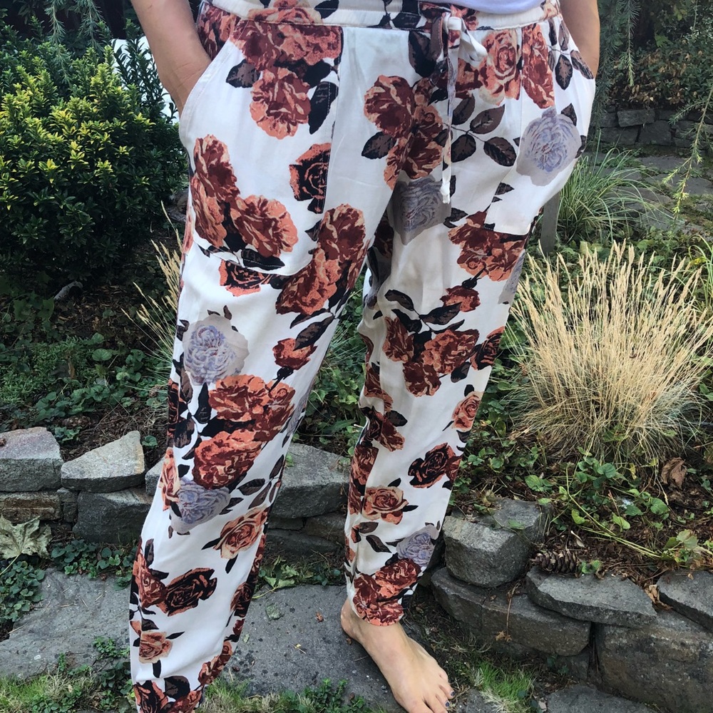 Floral joggers - worn 1 time